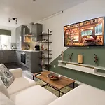 City Vibe Haven - Modern 2 Bed Apartment With High Speed Wi-Fi