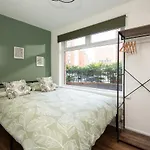 City Vibe Haven - Modern 2 Bed Apartment With High Speed Wi-Fi