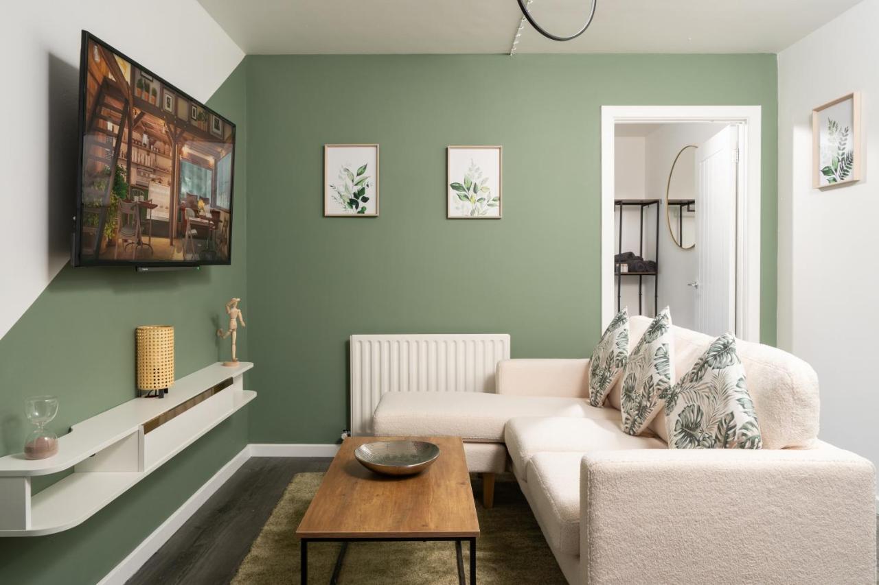 Vibe Haven - Modern 2 Bed With High Speed Wi-fi Apartment *